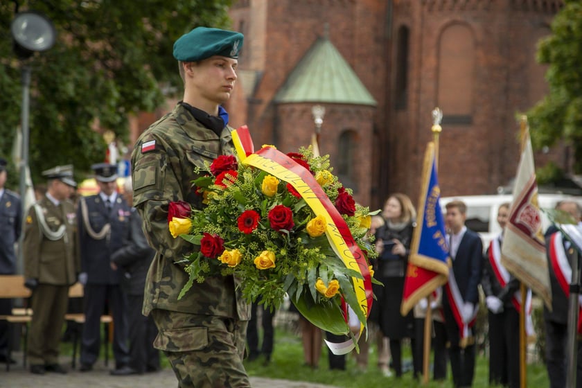 17 września 2022 ? Światowy Dzień Sybiraka i 83. rocznica sowieckiej agresji na Polskę - wrocławskie uroczystości pod Pomnikiem Zesłańcom Sybiru