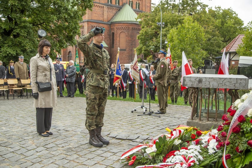 17 września 2022 ? Światowy Dzień Sybiraka i 83. rocznica sowieckiej agresji na Polskę - wrocławskie uroczystości pod Pomnikiem Zesłańcom Sybiru