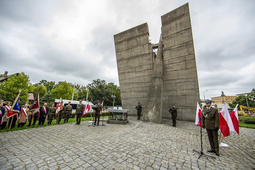 17 września 2022 ? Światowy Dzień Sybiraka i 83. rocznica sowieckiej agresji na Polskę - wrocławskie uroczystości pod Pomnikiem Zesłańcom Sybiru