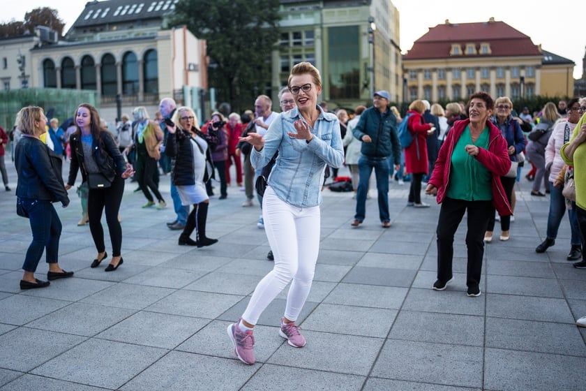 Wrocławska Potańcówka na pl. Wolności 17 września 2022 r. - na zdjęciach uczestnicy