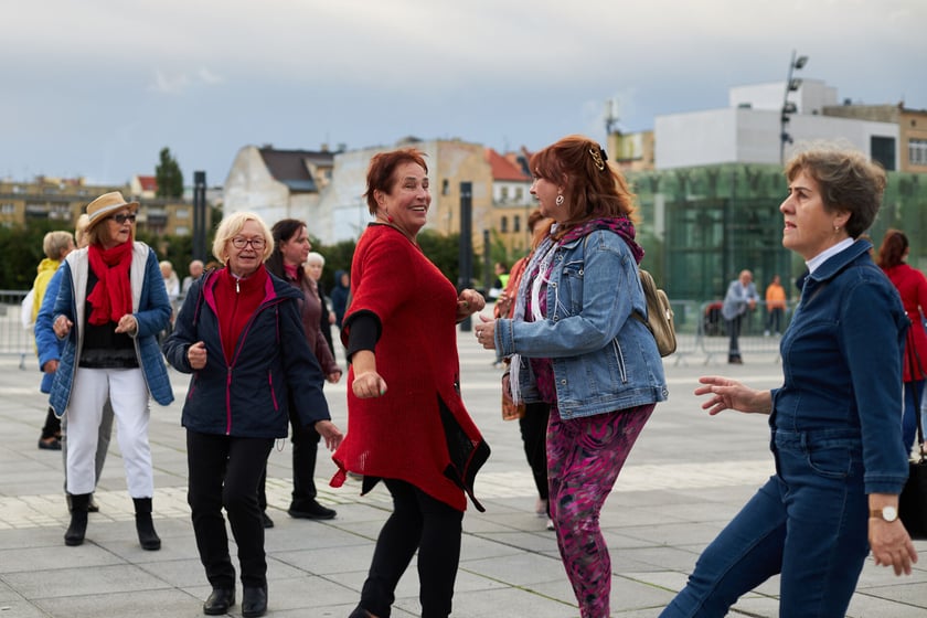 Wrocławska Potańcówka na pl. Wolności 17 września 2022 r. - na zdjęciach uczestnicy