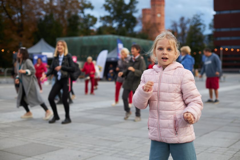 Wrocławska Potańcówka na pl. Wolności 17 września 2022 r. - na zdjęciach uczestnicy