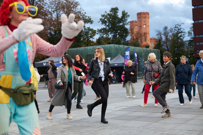 Wrocławska Potańcówka na pl. Wolności 17 września 2022 r. - na zdjęciach uczestnicy