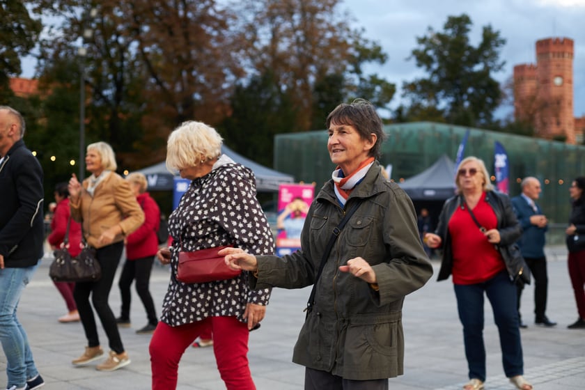 Wrocławska Potańcówka na pl. Wolności 17 września 2022 r. - na zdjęciach uczestnicy