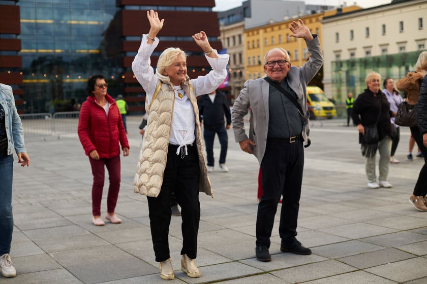 Wrocławska Potańcówka na pl. Wolności 17 września 2022 r. - na zdjęciach uczestnicy