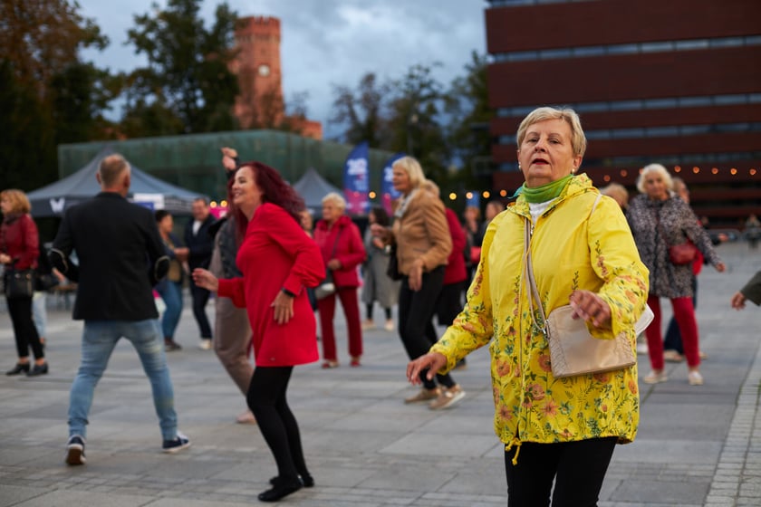 Wrocławska Potańcówka na pl. Wolności 17 września 2022 r. - na zdjęciach uczestnicy