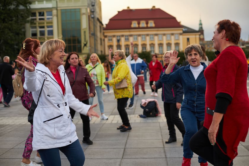 Wrocławska Potańcówka na pl. Wolności 17 września 2022 r. - na zdjęciach uczestnicy
