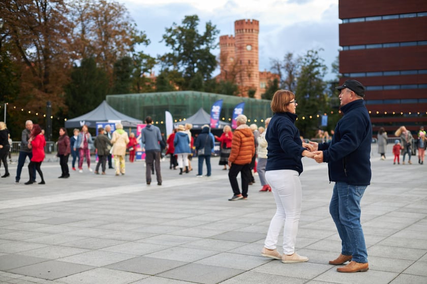 Wrocławska Potańcówka na pl. Wolności 17 września 2022 r. - na zdjęciach uczestnicy