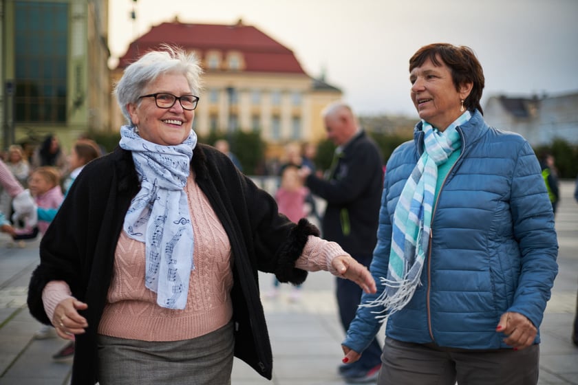 Wrocławska Potańcówka na pl. Wolności 17 września 2022 r. - na zdjęciach uczestnicy