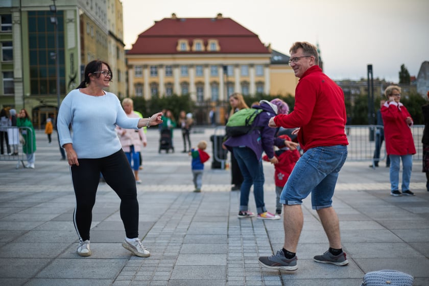 Wrocławska Potańcówka na pl. Wolności 17 września 2022 r. - na zdjęciach uczestnicy