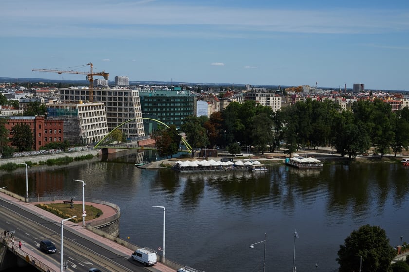 Piwo na Słodowej? Eeee, chyba raczej piwo ze słodu... No nie. Słodowa to wyspa - Wyspa Słodowa, która leży w sercu Wrocławia. Ulubione miejsce młodych ludzi do imprezowania na świeżym powietrzu.