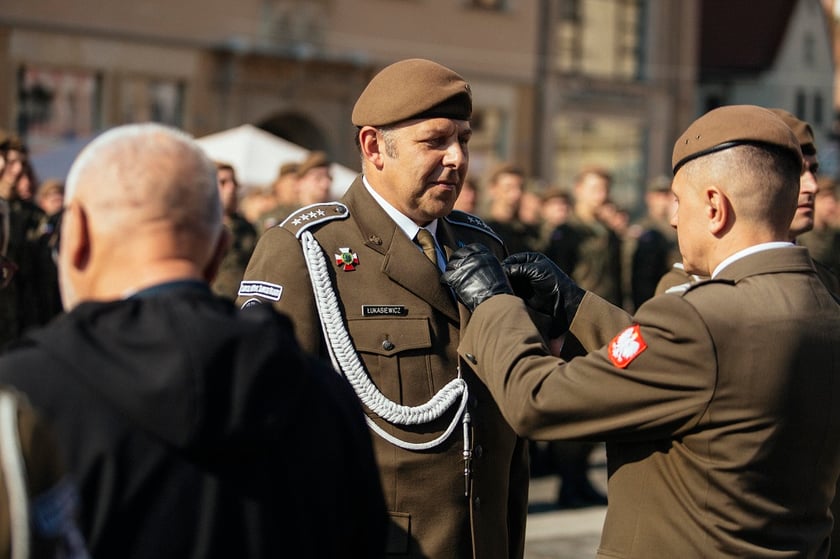 Na zdjęciu żołnierki i żołnierze Wojsk Obrony Terytorialnej we Wrocławiu