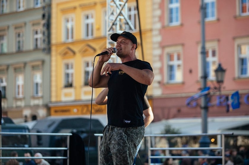 Na zdjęciu żołnierki i żołnierze Wojsk Obrony Terytorialnej we Wrocławiu