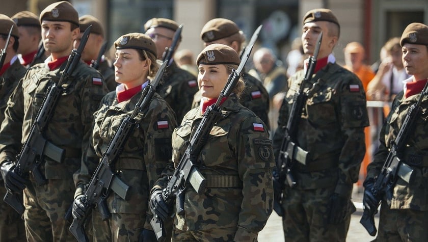 Na zdjęciu żołnierki i żołnierze Wojsk Obrony Terytorialnej we Wrocławiu