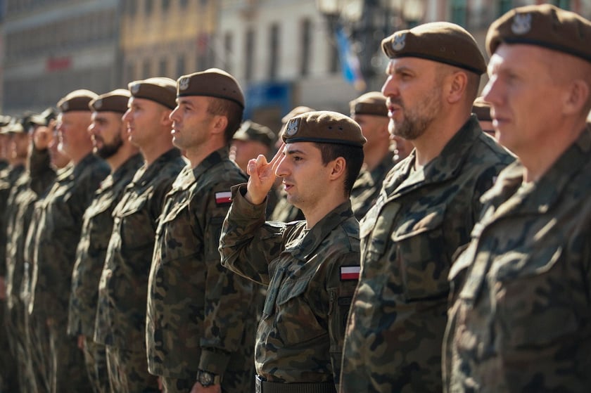 Na zdjęciu żołnierki i żołnierze Wojsk Obrony Terytorialnej we Wrocławiu