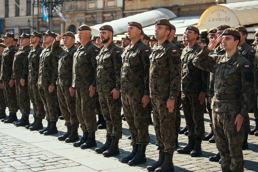 Na zdjęciu żołnierki i żołnierze Wojsk Obrony Terytorialnej we Wrocławiu