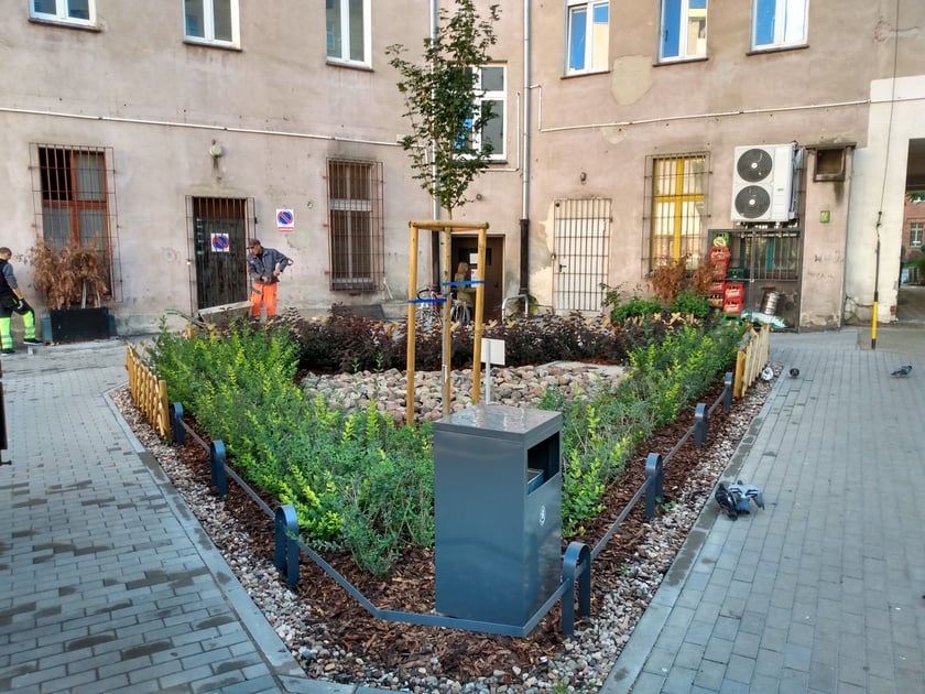 Podwórko w kwartale ulic - Cybulskiego, Pomorska, Drobnera, Dubois świetnie wygląda po remoncie