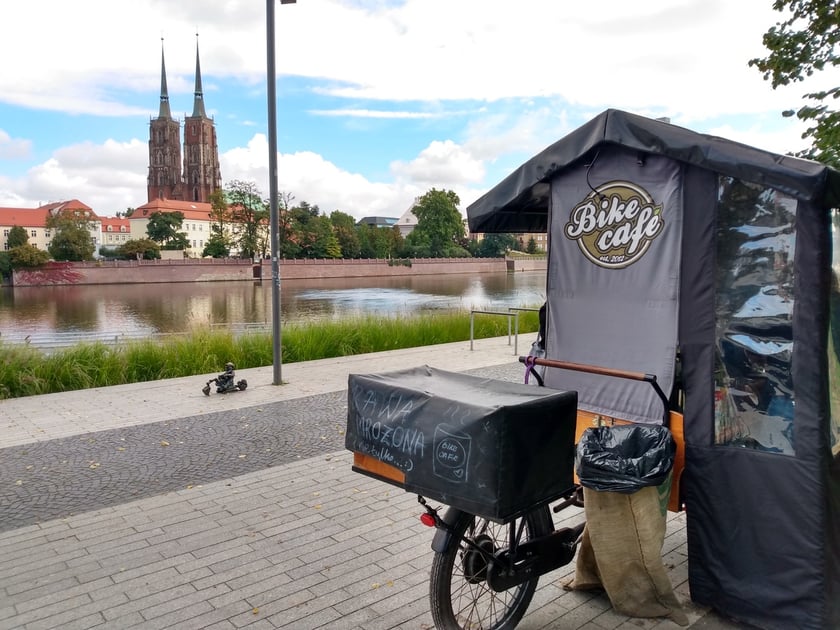 Jedną z Bike Cafe znajdziemy we Wrocławiu na bulwarze X. Dunikowskiego