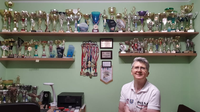 Na zdjęciu: Dorota Komosa z trofeami