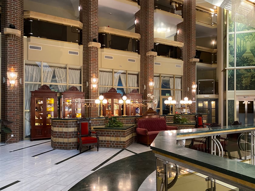 Hotel Jana Pawła II na Ostrowie Tumskim - wnętrza postmodernistyczne