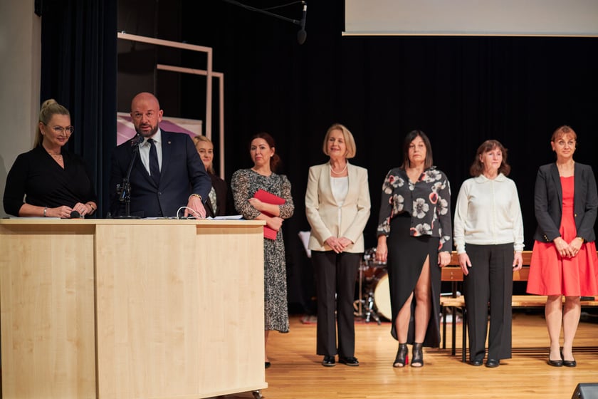 Nauczyciele podczas obchodów Dnia Edukacji Narodowej we Wrocławiu