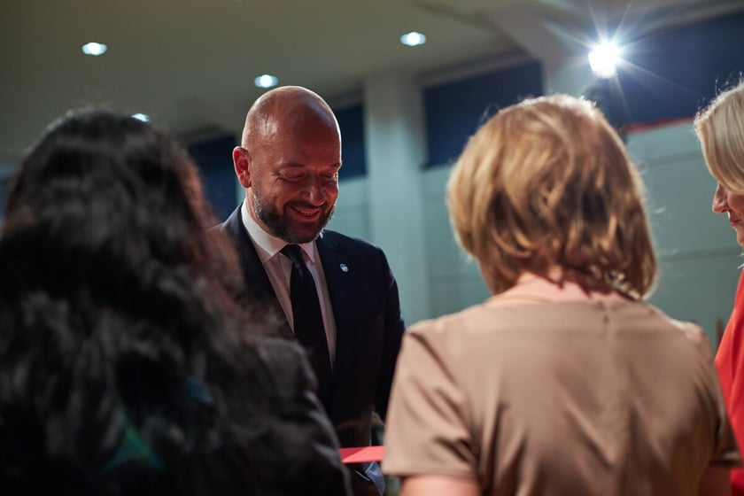 Nauczyciele podczas obchodów Dnia Edukacji Narodowej we Wrocławiu