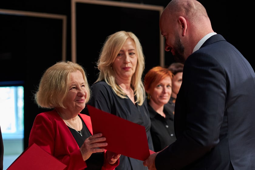 Nauczyciele podczas obchodów Dnia Edukacji Narodowej we Wrocławiu
