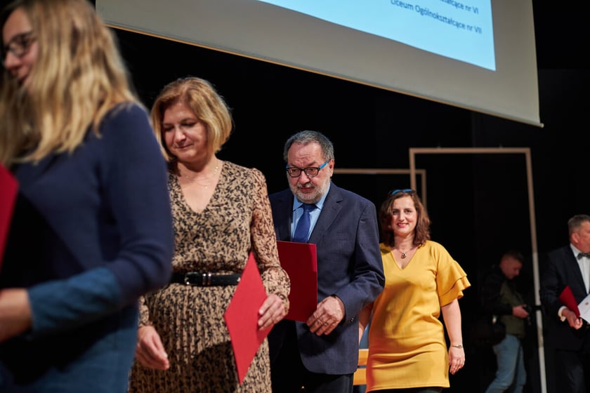 Nauczyciele podczas obchodów Dnia Edukacji Narodowej we Wrocławiu