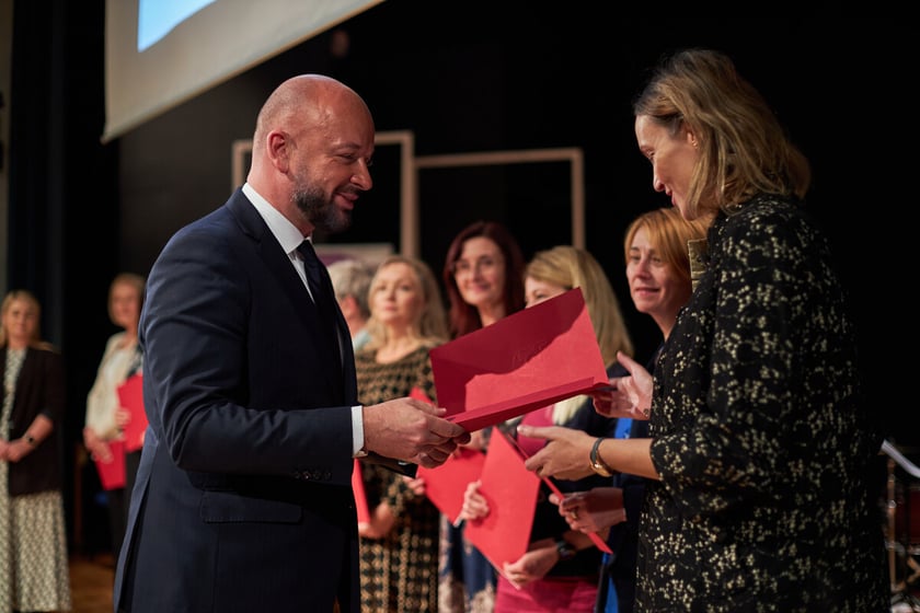 Nauczyciele podczas obchodów Dnia Edukacji Narodowej we Wrocławiu
