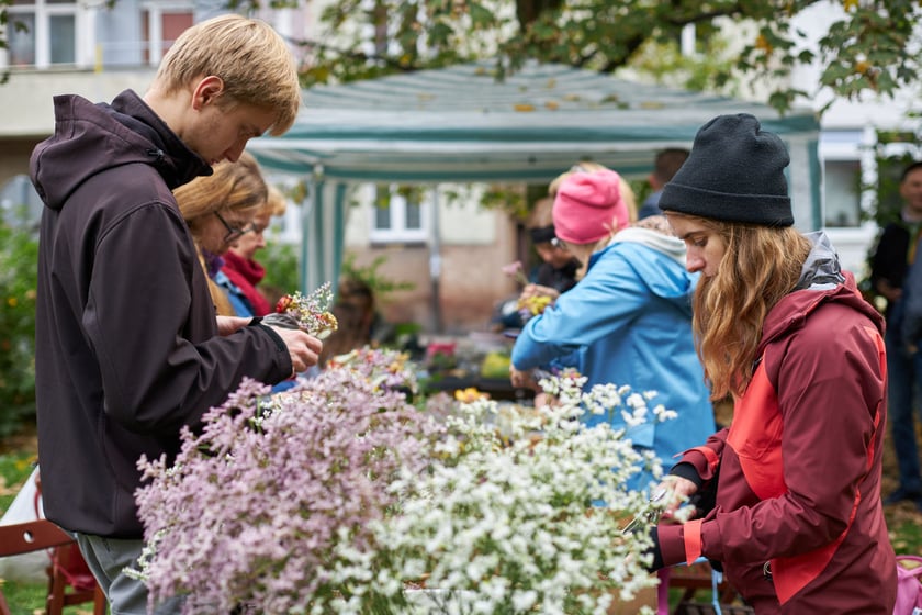 Projekt Grow Green. Warsztaty ogrodnicze, florystyczne, zabawy dla dzieci na osiedlu Ołbin