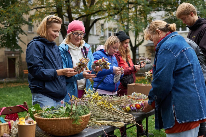 Projekt Grow Green. Warsztaty ogrodnicze, florystyczne, zabawy dla dzieci na osiedlu Ołbin