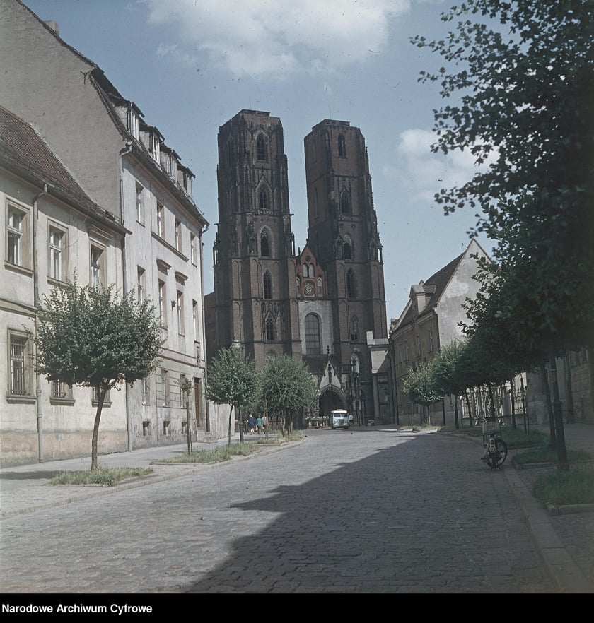 Wrocław w latach 60. XX w. Katedra św. Jana Chrzciciela podczas odbudowy