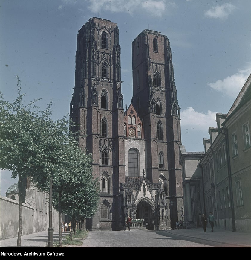 Wrocław w latach 60. XX w. Katedra św. Jana Chrzciciela podczas odbudowy. Rok 1968