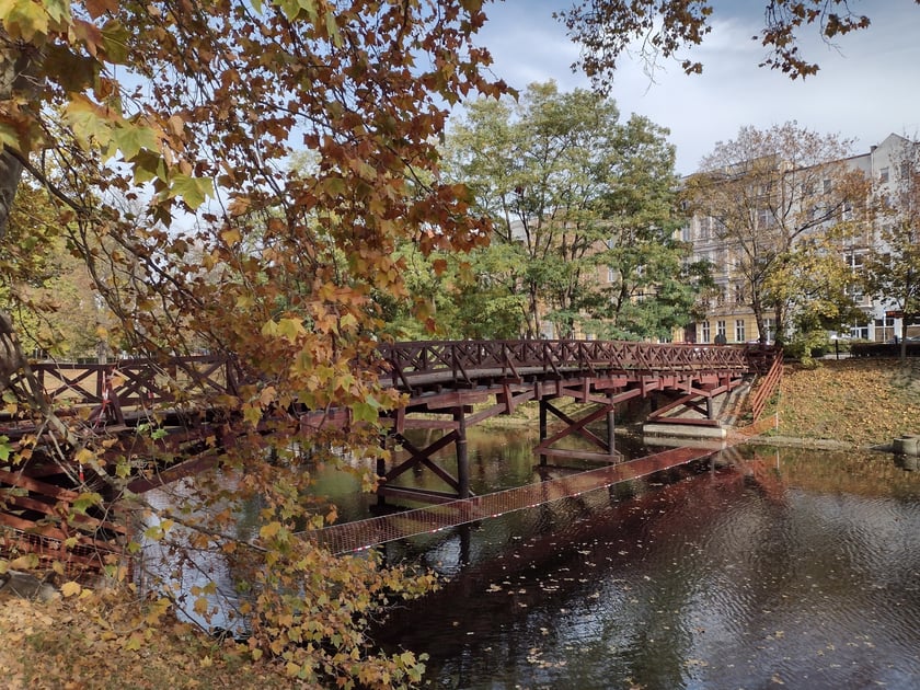 Zamknięty most Św. Antoniego nad fosą miejską w centrum Wrocławia