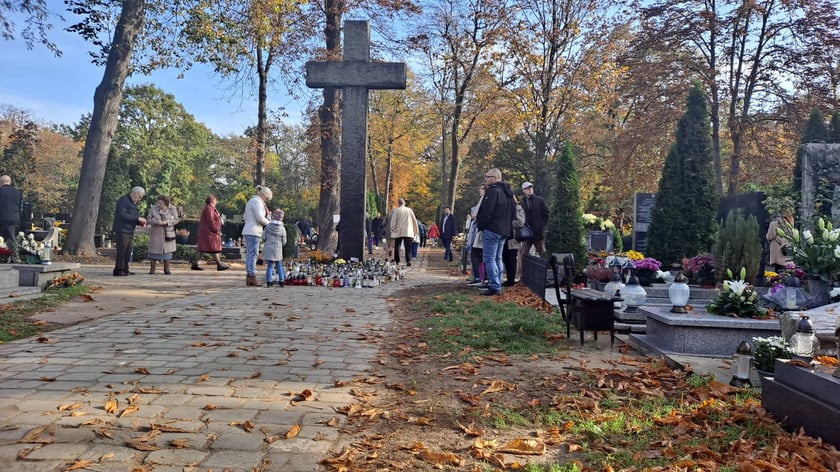 Cmentarz św. Wawrzyńca przy ul. Bujwida  we Wrocławiu Wszystkich Świętych 2022