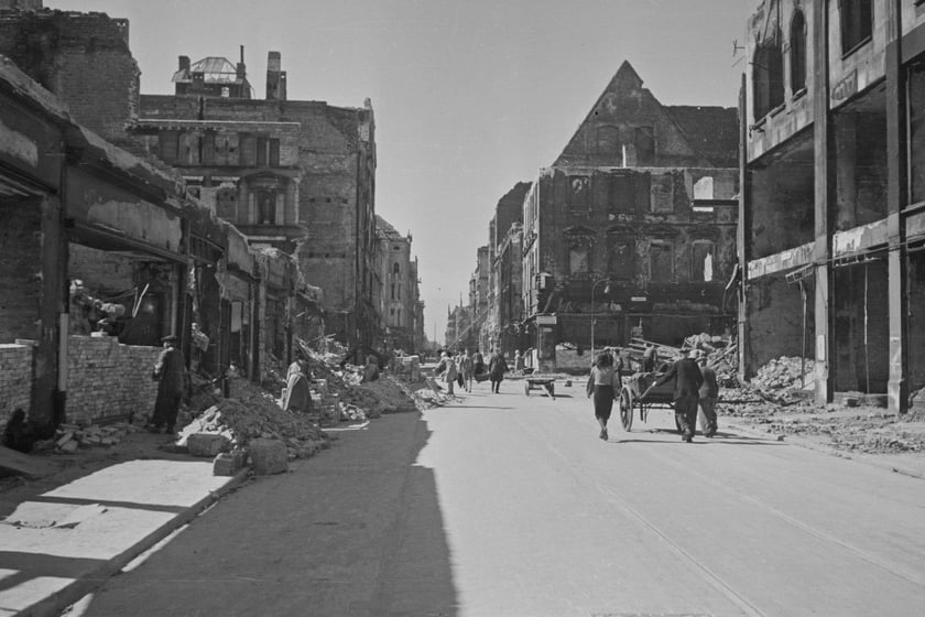 Zniszczony podczas wojny Wrocław 1946