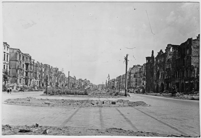 Zniszczony podczas wojny Wrocław, 1946