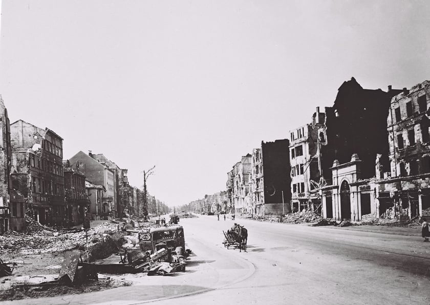 Zniszczony podczas wojny Wrocław 1946