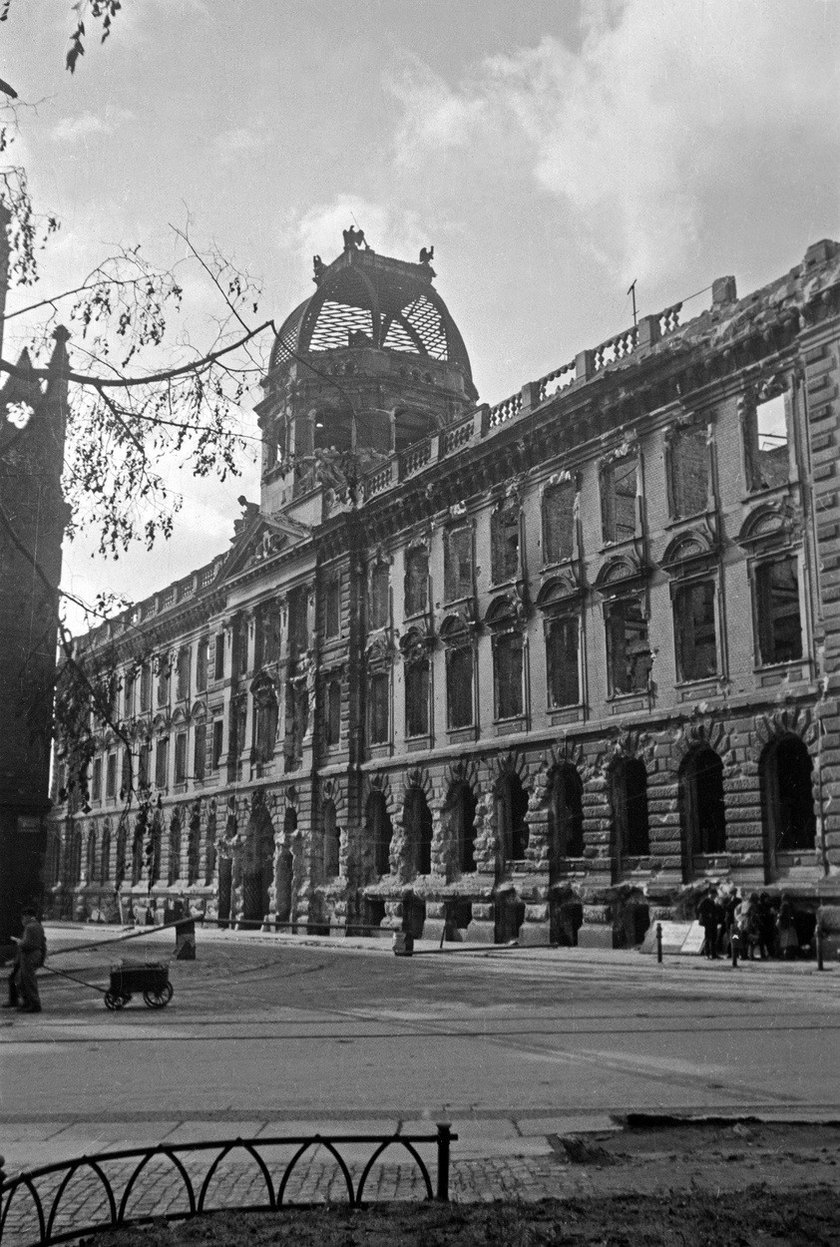 Zniszczony podczas wojny Wrocław 1946