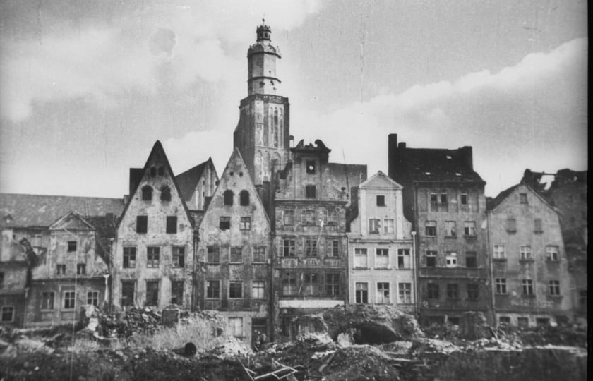 Zniszczony podczas wojny Wrocław 1946