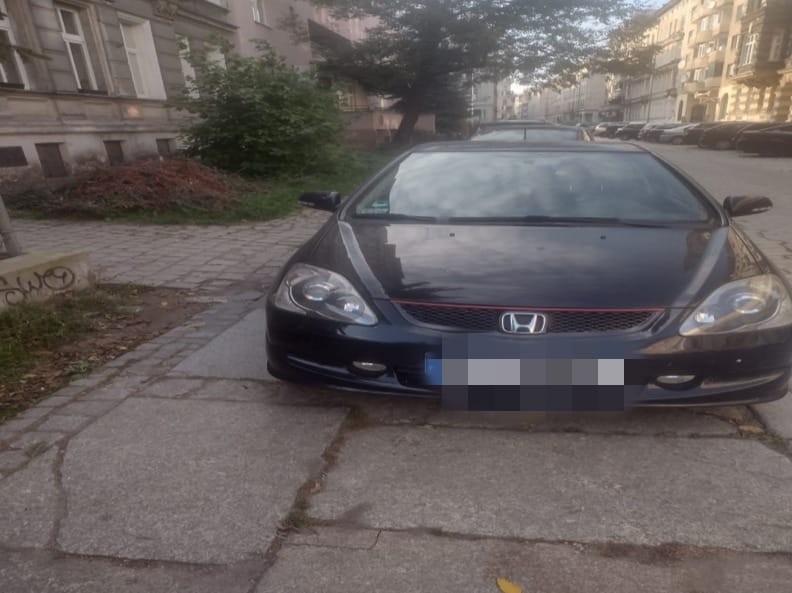 Oto zdjęcia "mistrzów parkowania" z Wrocławia