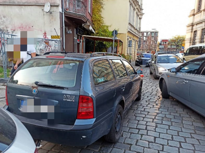 Oto zdjęcia "mistrzów parkowania" z Wrocławia