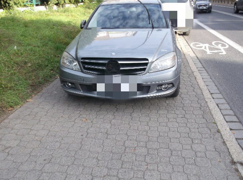Oto zdjęcia "mistrzów parkowania" z Wrocławia