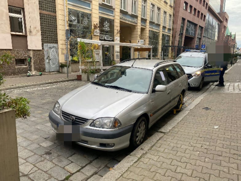 Oto zdjęcia "mistrzów parkowania" z Wrocławia