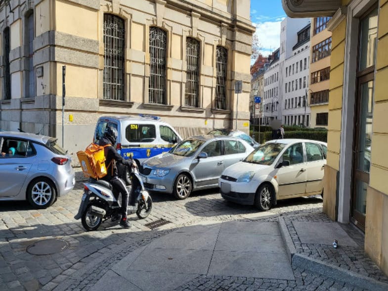 Oto zdjęcia "mistrzów parkowania" z Wrocławia