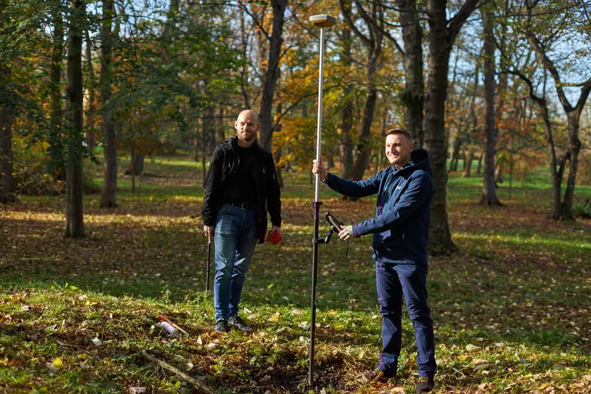 Zaznaczanie geodezyjnego środka Wrocławia na Popowicach