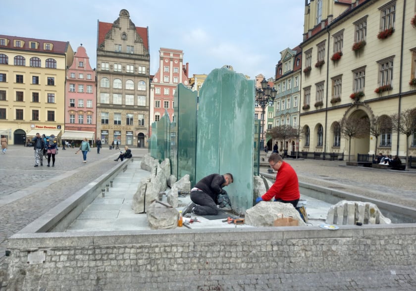 Fontanna Zdrój na placu Gołębim w Rynku we Wrocławiu