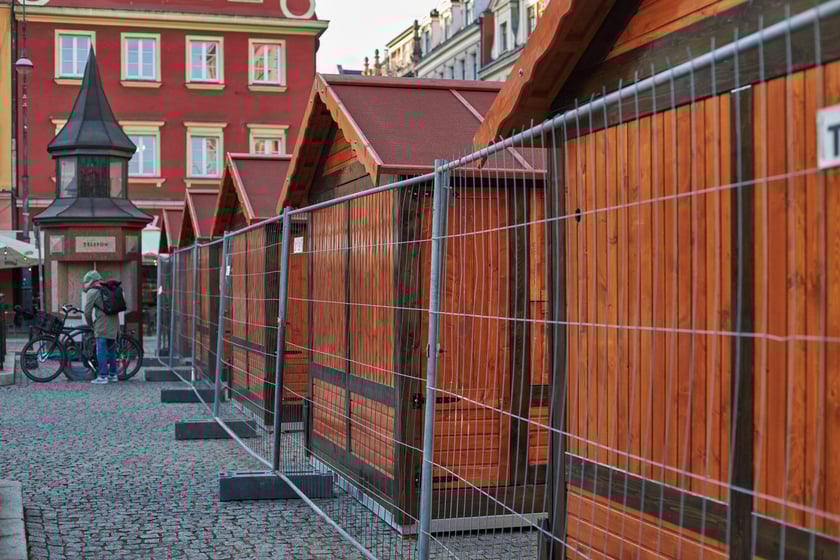 Budowa Jarmarku Bożonarodzeniowego 2022 we Wrocławiu