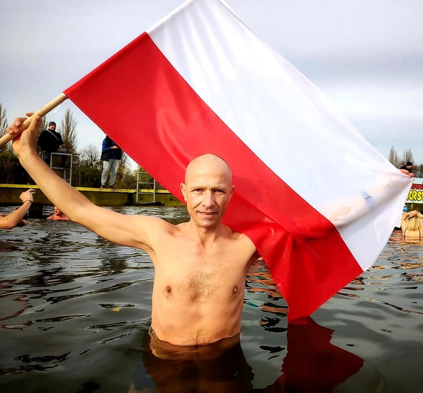 Morsy z Wrocławia (na zdjęciu) uczciły Święto Niepodległości uroczystą kąpielą w Morskim Oku. Było bardzo uroczyście