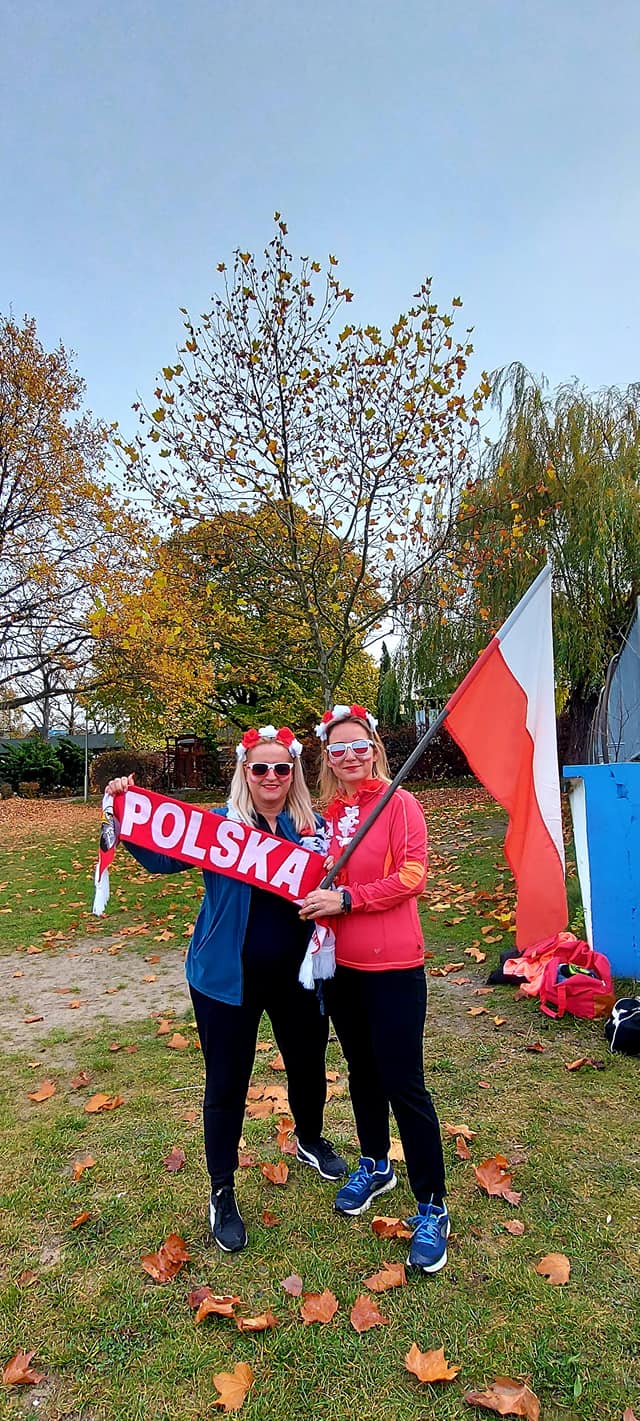 Morsy z Wrocławia (na zdjęciu) uczciły Święto Niepodległości uroczystą kąpielą w Morskim Oku. Było bardzo uroczyście